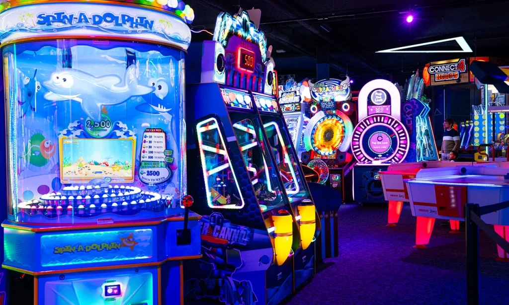 Neonverlichte ticketgames en airhockey bij LevelOne Bergen op Zoom